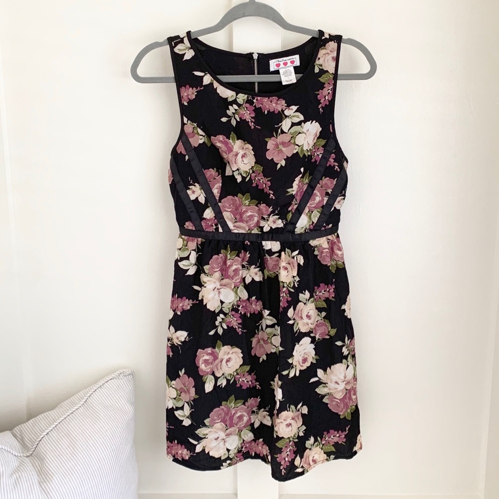 EUC Three Pink Hearts flower dress size 9